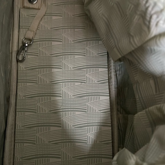 RICARDO Beverly Hills Tan and Black Travel Bag with Structured Shape - Picture 3 of 6